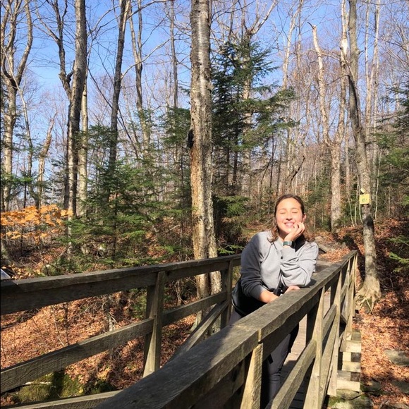 Meet your Posher, Laura - Picture 1 of 1